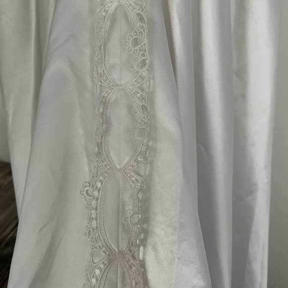 Gorgeous Vintage Wedding Gown - Picture 3 of 8